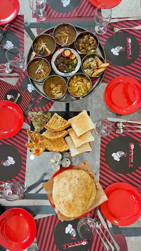 The table, just before service