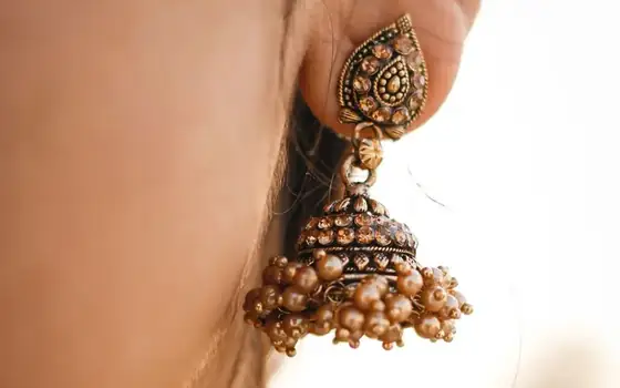 Jhumka, close