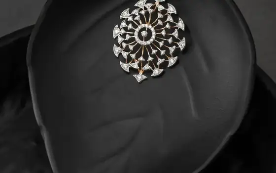 Pendant set